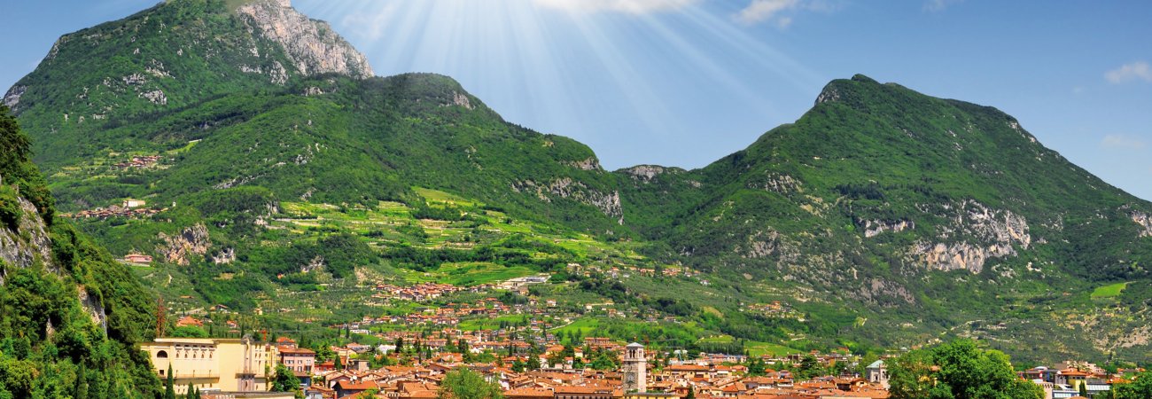 Blick auf Riva del Garda &copy; vencav - stock.adobe.com