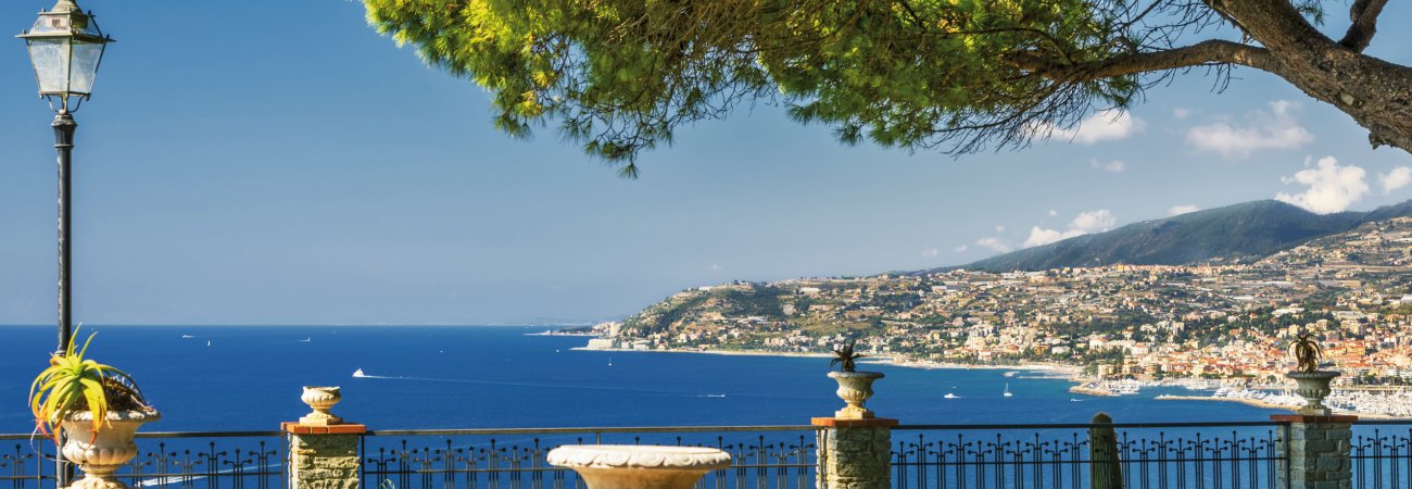 Blick auf die Bucht von  San Remo (Sanremo) © andrzej2012-fotolia.com