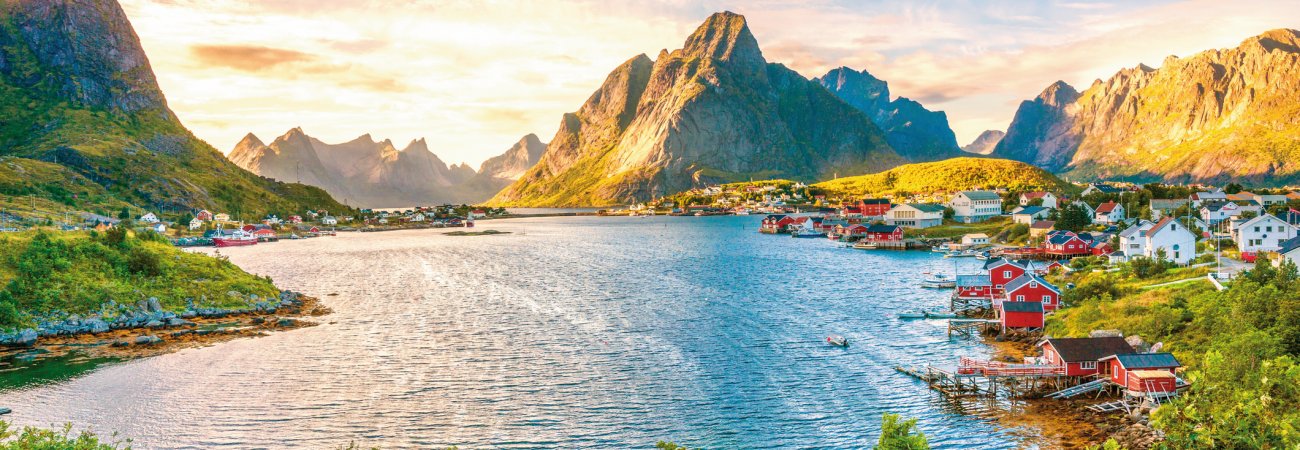 Blick auf Reine in den Lofoten © pure-life-pictures-fotolia.com