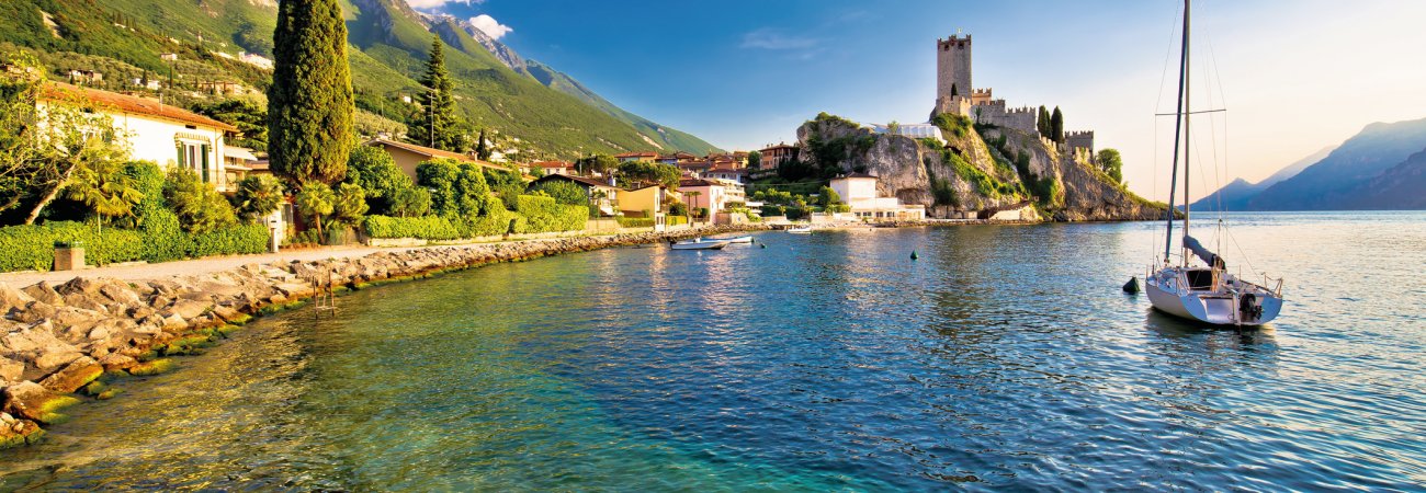 Malcesine mit Blick auf die Burg © xbrchx-fotolia.com