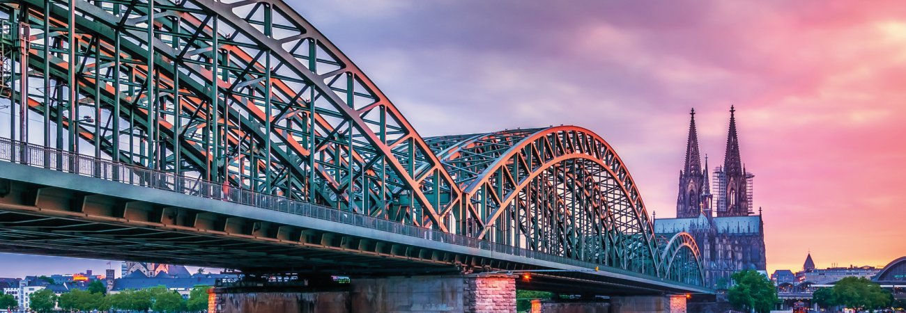 Hohenzollern Brücke mit Blick auf den Kölner Dom © LightVision-fotolia.com