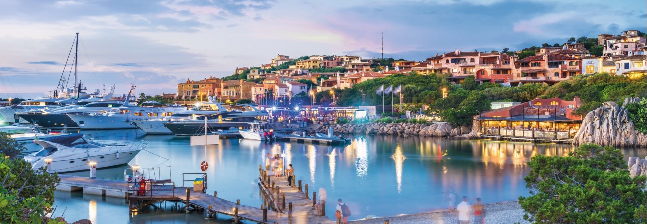 Blick auf Hafen und Stadt Porto Cervo © Balate Dorin-fotolia.com