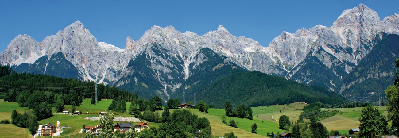 Maria Alm mit Steinernen Meer im Hintergrund © ErnstPieber-fotolia.com