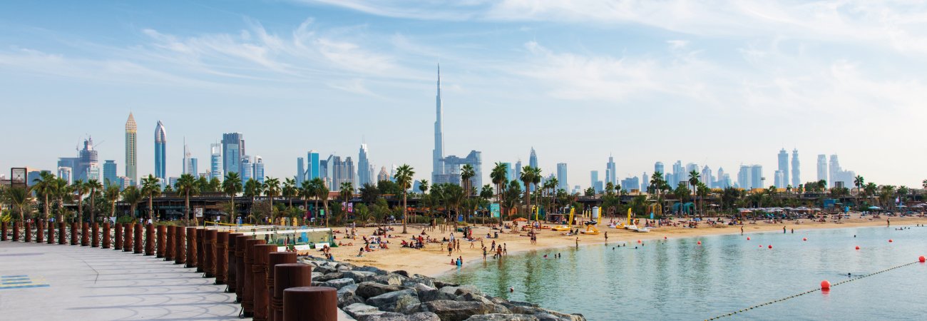 Dubai Downtown mit La Mer Beach &copy; creativefamily-stock.adobe.com
