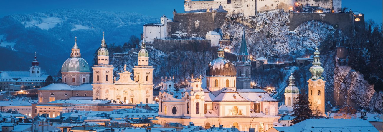 Altstadt und Festung Salzburg bei Nacht &copy; JFL Photography-stock.adobe.com
