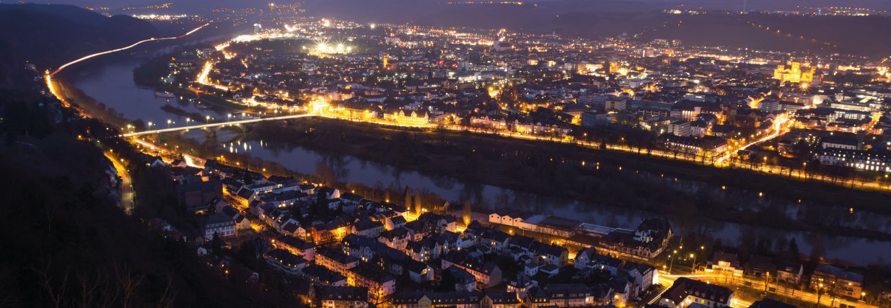Blick über Trier bei Nacht © Tobias Arhelger-fotolia.com