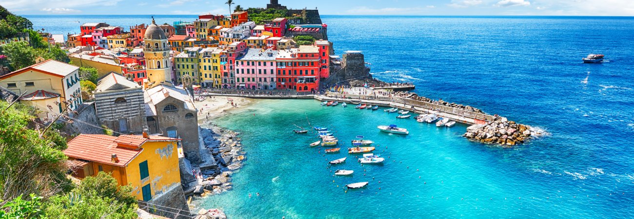 Blick auf Vernazza © Piotr Krzeslak - stock.adobe.com