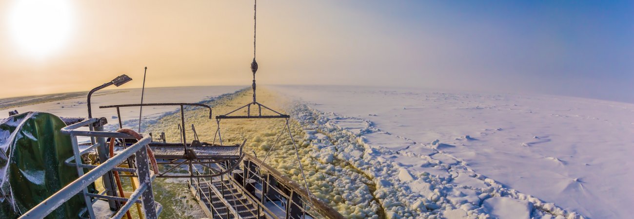 Eisbrecher in Lappland © Kushnirov Avraham - stock.adobe.com