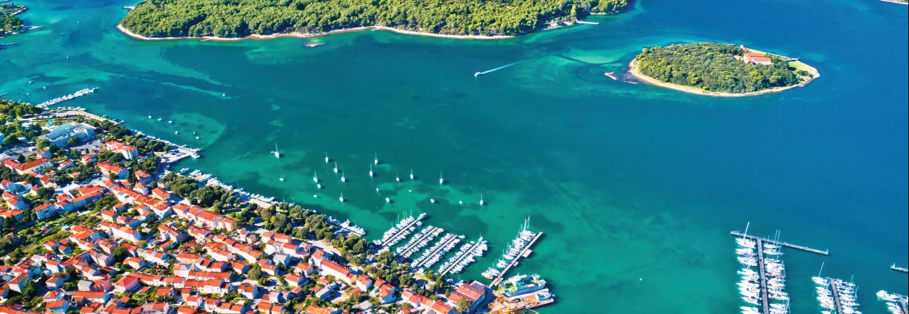 Blick auf Punat und die Klosterinsel Kosljun &copy; xbrchx - stock.adobe.com