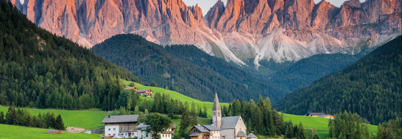 Alpenglühen - Santa Magdalena im Villnösstal © anahtiris - stock.adobe.com