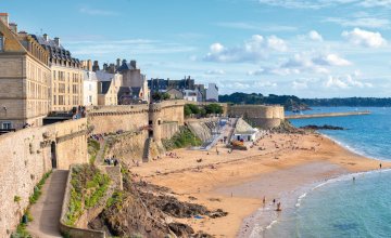 Stadtmauern von St. Malo © Boris Stroujko - shutterstock.com