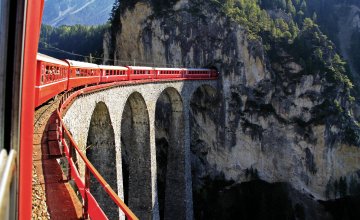 Glacier Express © prasit chansareekorn-shutterstock.com/2013