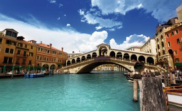 Rialto Brücke in Venedig © Iakov Kalinin - fotolia.com