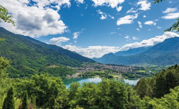 Levico Terme und Lago di Levico &copy; Alberto Masnovo-stock.adobe.com