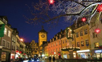 Oberlindenplatz in Adventszeit © FWTM/ Schoenen