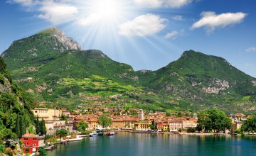 Blick auf Riva del Garda © vencav - stock.adobe.com