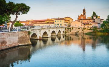 Ponte di Tiberio in Rimini © Oleg Zhukov - fotolia.com