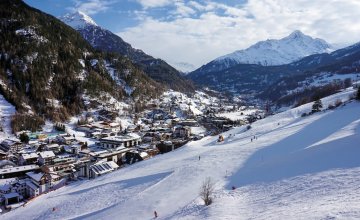 Blick auf das verschneite Sölden © pixabay.com/nervosa22
