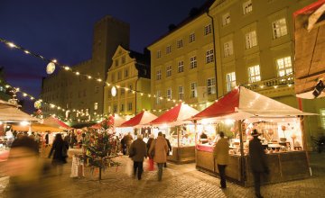 Lukreziamarkt -Weihnachtsmarkt der Kunsthandwerker am Haidplatz © Regensburg Tourismus GmbH/Altrofoto