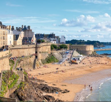 &copy; Boris Stroujko - shutterstock.com