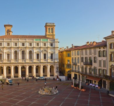 &copy; palazzo del Podesta-fotolia.com