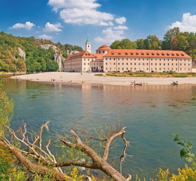 &copy; mojolo-stock.adobe.com