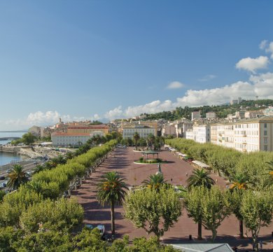 &copy; bolga2b-stock.adobe.com