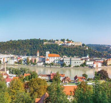 &copy; Comofoto-stock.adobe.com