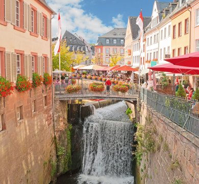 &copy; mojolo - stock.adobe.com