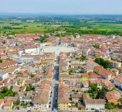 &copy; nikitamaykov - stock.adobe.com