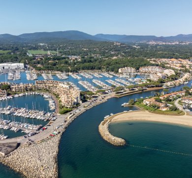 &copy; barmalini - stock.adobe.com