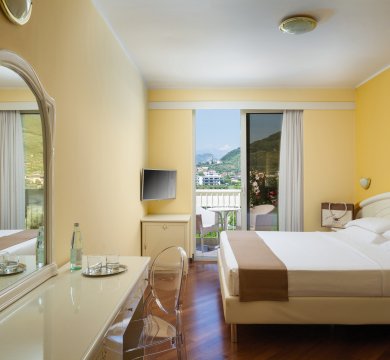 &copy; Tonelli Hotels